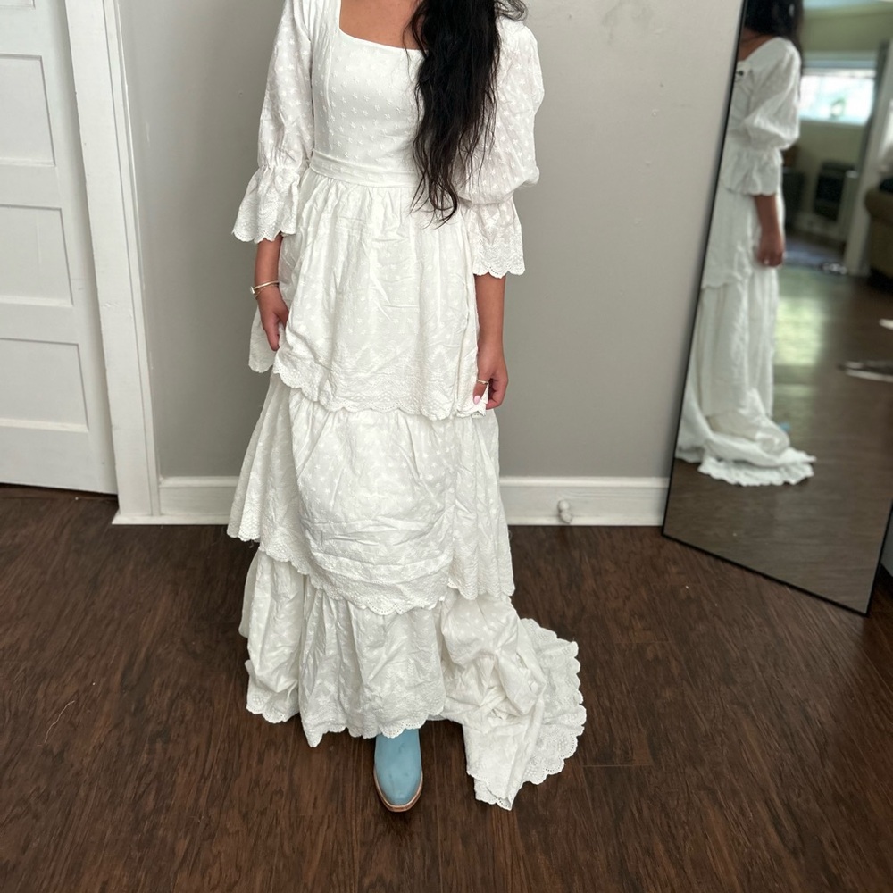 Chic White Tiered Wedding Dress - Picture 6 of 6